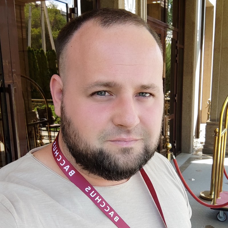 Дмитрий Глебов — автор обзора